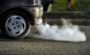 Ten en cuenta las emisiones contaminantes antes de comprar un coche