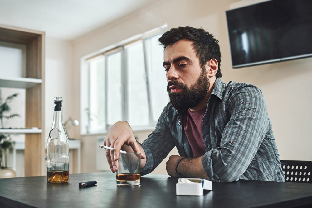 El tabaco y el alcohol, los grandes enemigos de nuestros dientes.