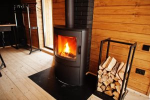 ¿Por qué es importante tener el cristal de la chimenea o de la estufa en perfecto estado?